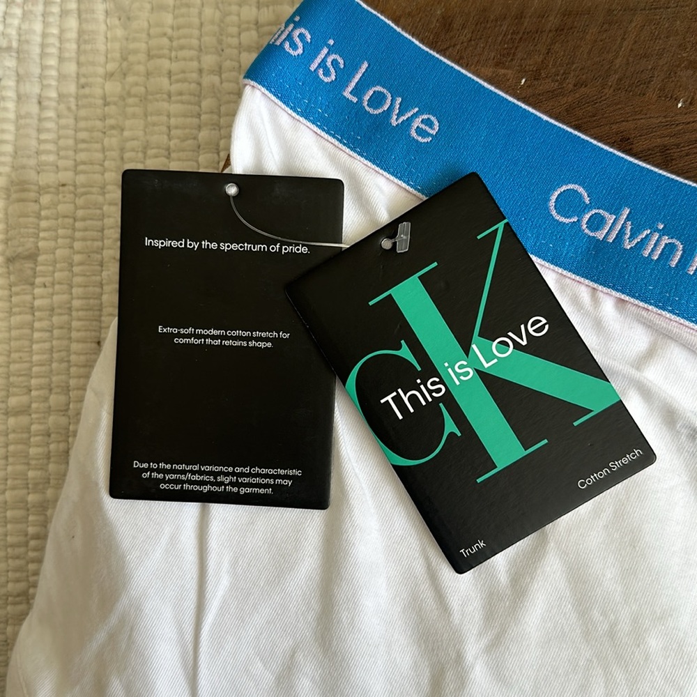 Calvin Klein - Picture 5 of 6